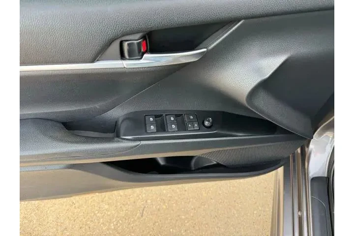 $14900 : Toyota Camry 2018 SE 4dr Sed image 9