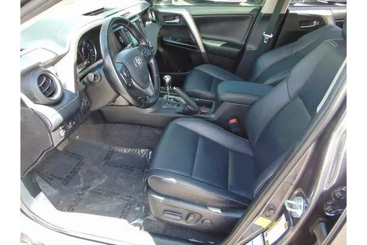 $22990 : Toyota RAV4 2018 AWD Limited image 6