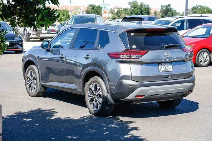 $21991 : Nissan Rogue 2023 SV 4dr Cro image 2