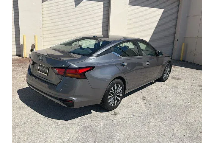 $14423 : Nissan Altima 2023 2.5 SV 4d image 6