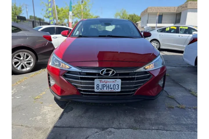 2019 Elantra SEL image 5