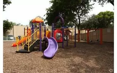 $2075 : $1775 Aventura image 3