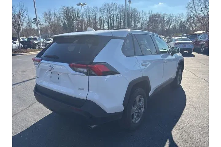 $26393 : Toyota RAV4 2024 XLE 4dr SUV image 5