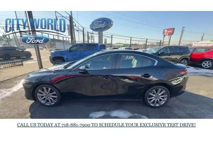 $21802 : Mazda Mazda3 Sedan 2025 2.5 image 2