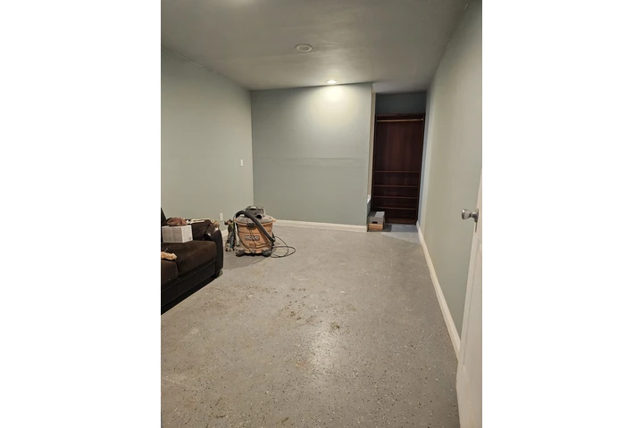 $950 : Se renta cuarto grande image 2