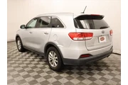 $12181 : Kia Sorento 2017 AWD LX V6 4 thumbnail