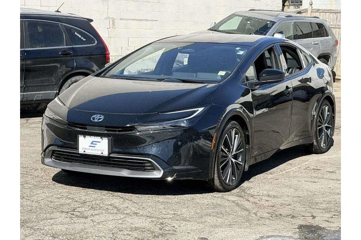 $29211 : Toyota Prius 2024 AWD XLE 4d image 3