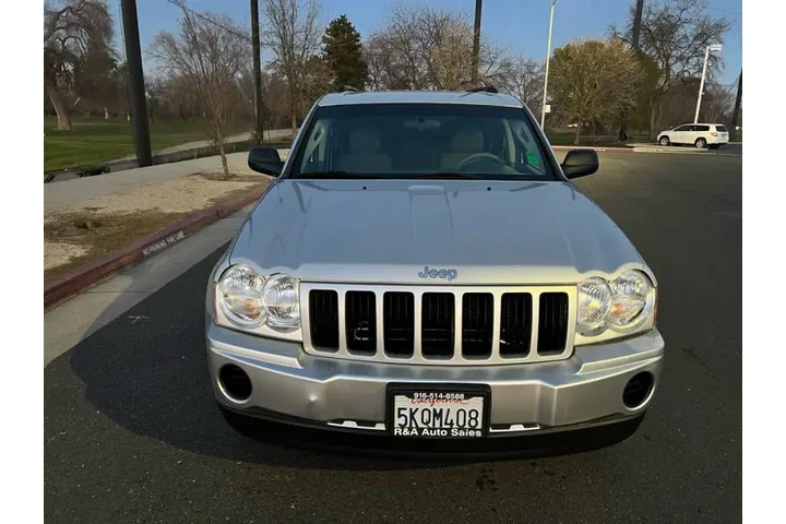 $7275 : 2005 Grand Cherokee Laredo image 3