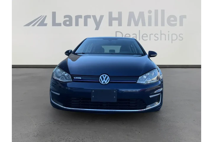 Volkswagen e-Golf 2016 SE 4d image 8