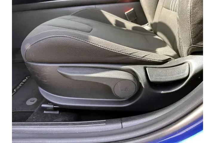 $18888 : Hyundai ELANTRA 2023 SEL 4dr image 10