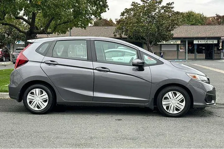 $13898 : Honda Fit 2018 LX 4dr Hatchb image 7