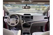 $10000 : 2013 Sienna LE thumbnail