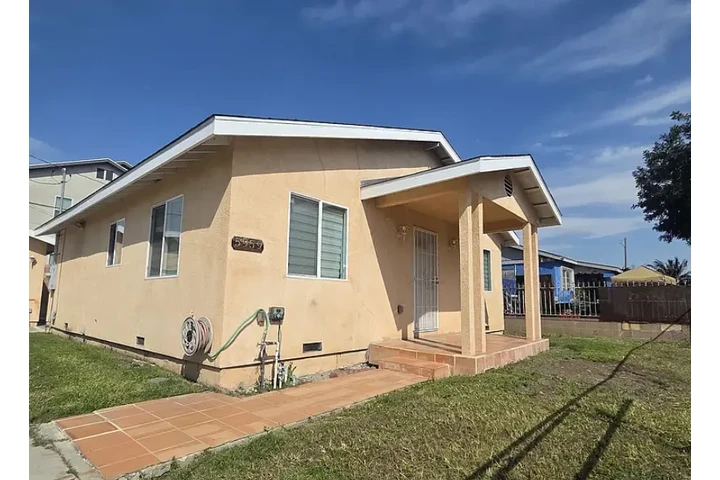 $2250 : FAMILY RESIDENCE! image 2