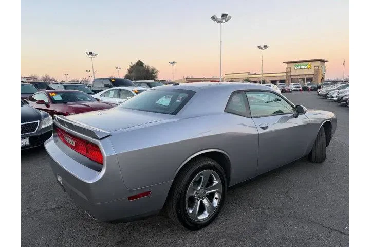 $16938 : Dodge Challenger 2014 SXT 2d image 7