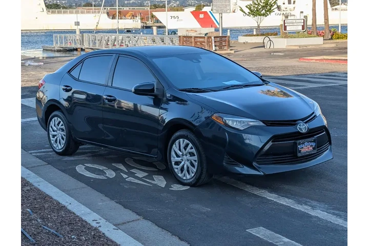 $15988 : 2019 Corolla LE image 4