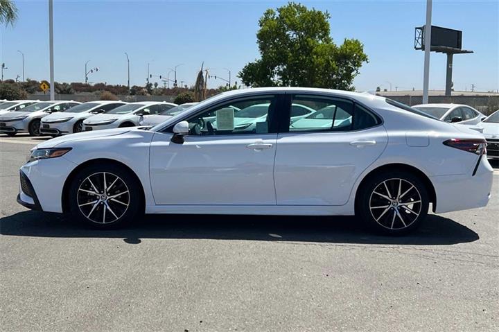 $28894 : Camry SE image 9