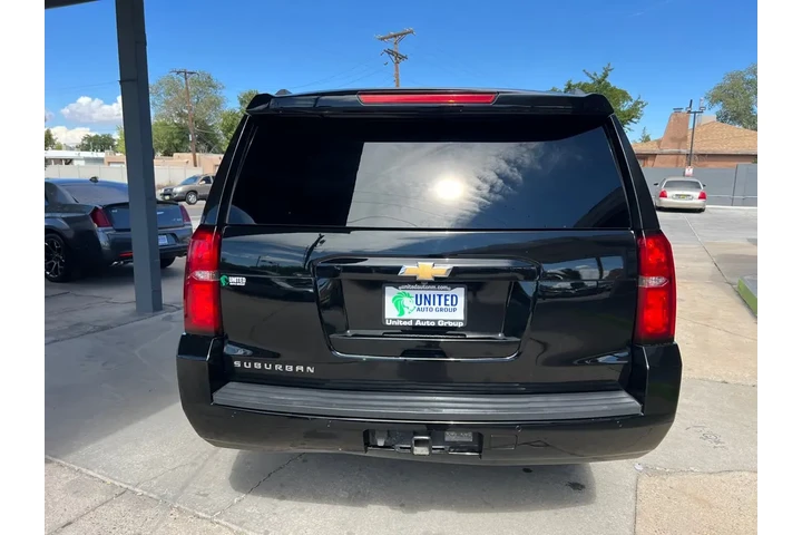 2017 Suburban LT 4WD image 6