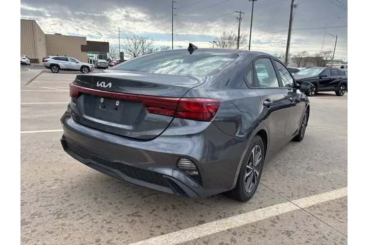 $17998 : Kia Forte 2024 LXS 4dr Sedan image 5