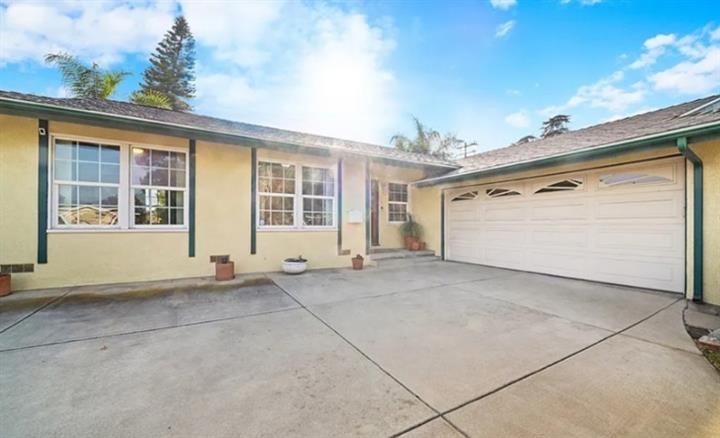 $2430 : This lovely single-story home image 2