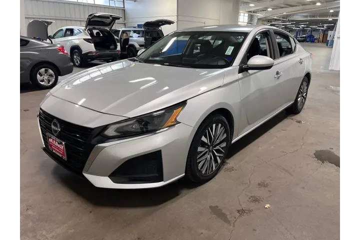 $17957 : Nissan Altima 2023 2.5 SV 4d image 7