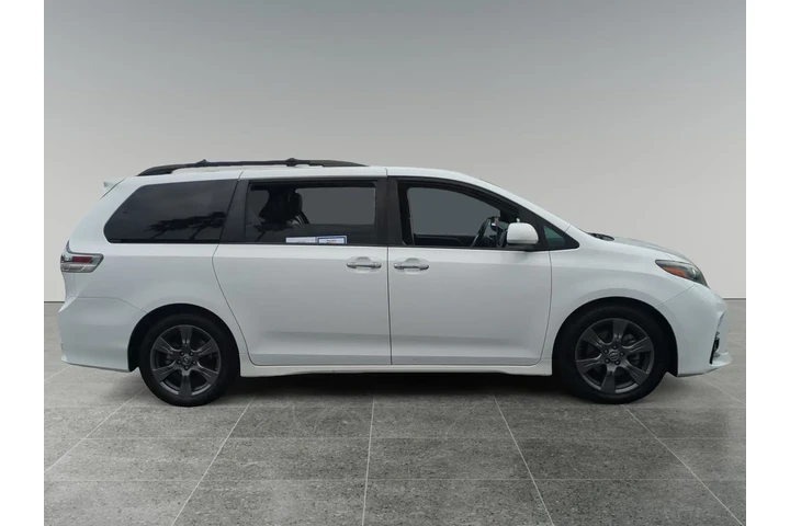 $28488 : Toyota Sienna 2020 SE 8-Pass image 6