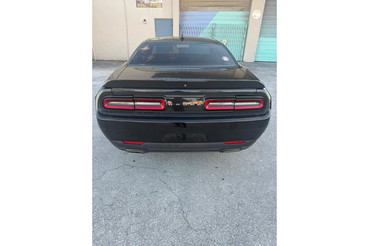 $12800 : Dodge challenger 2017 image 1
