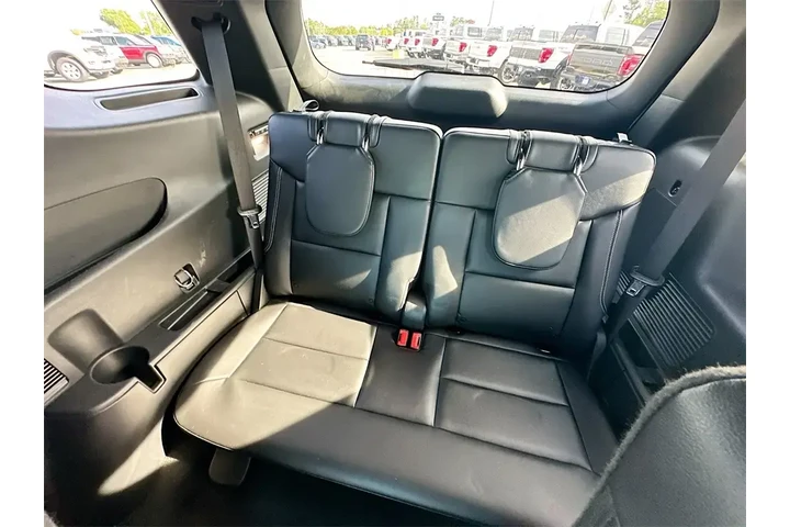 $39995 : Ford Explorer 2022 AWD ST 4d image 4