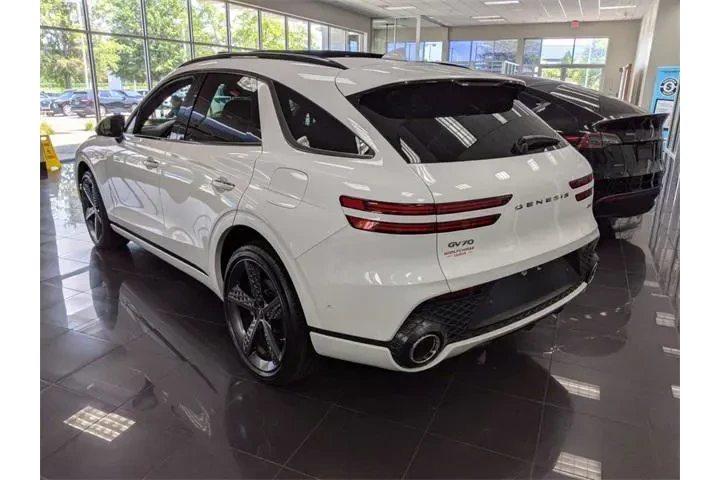 $24500 : Genesis GV70 2022 AWD 2.5T S image 2