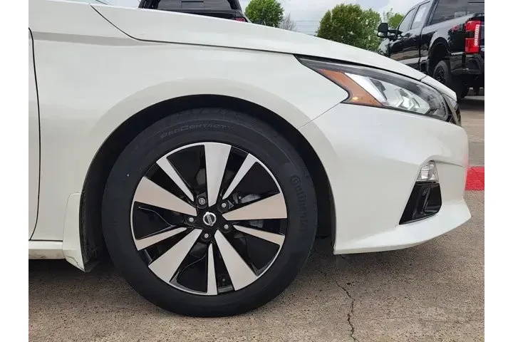 $17898 : Nissan Altima 2019 2.5 SL 4d image 8