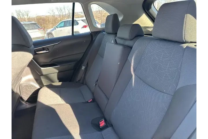 $31995 : Toyota RAV4 2025 AWD XLE 4dr image 6