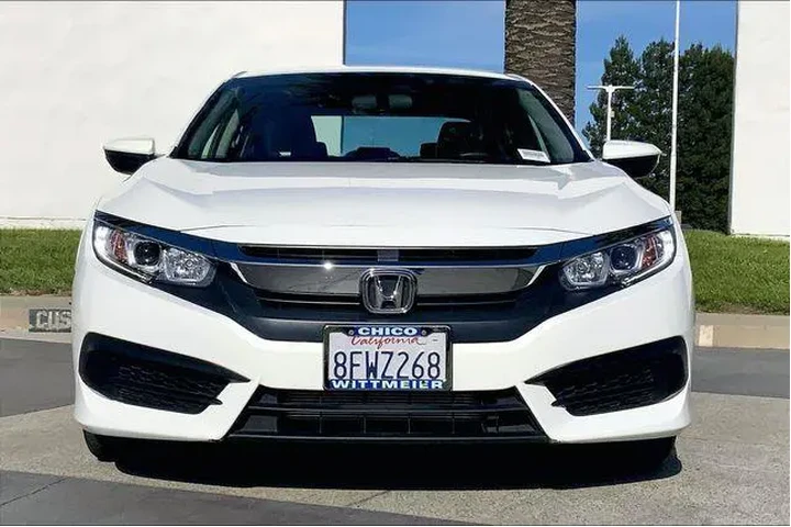 $19985 : Honda Civic 2018 LX 4dr Seda image 3