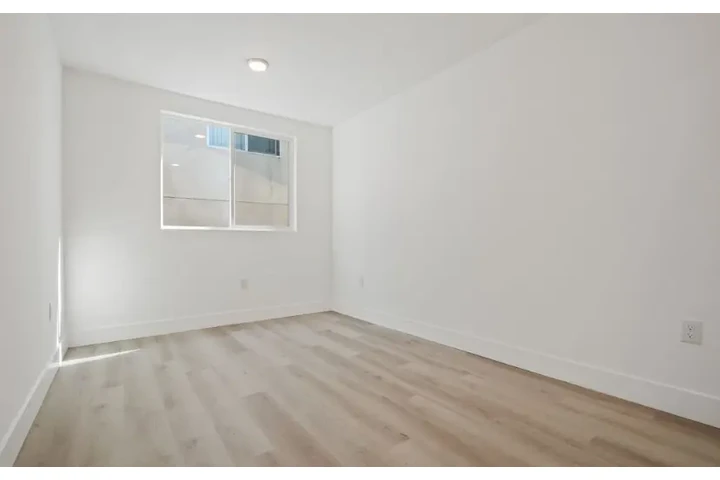 $2780 : 3bed and 2bath in Koreantown image 4