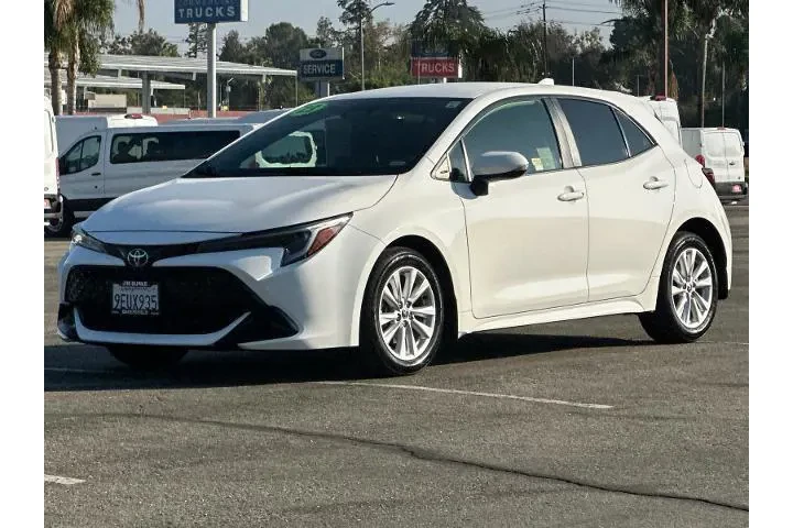 $21990 : Toyota Corolla Hatchback 202 image 7