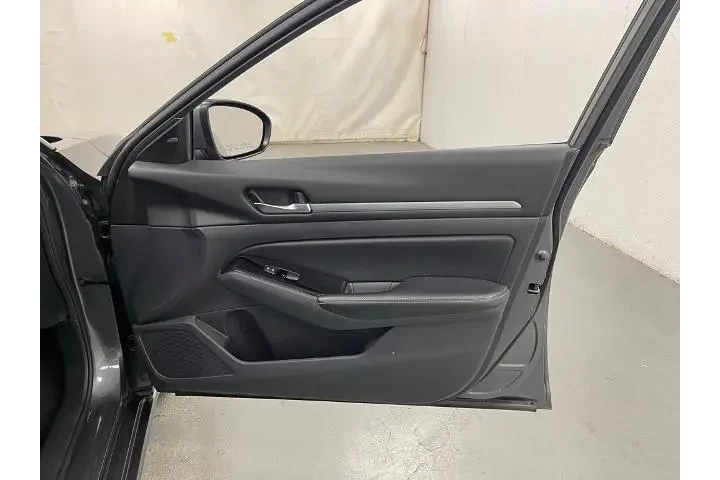 $17781 : Nissan Altima 2023 2.5 SV 4d image 8