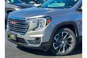$25850 : GMC Terrain 2023 SLT 4dr SUV thumbnail