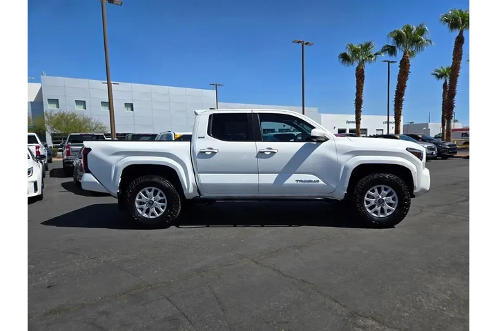 $35413 : Toyota Tacoma 2024 4x4 SR5 4 image 7