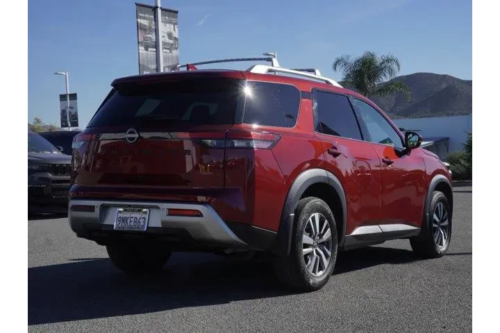 $31074 : Nissan Pathfinder 2024 SL 4d image 3
