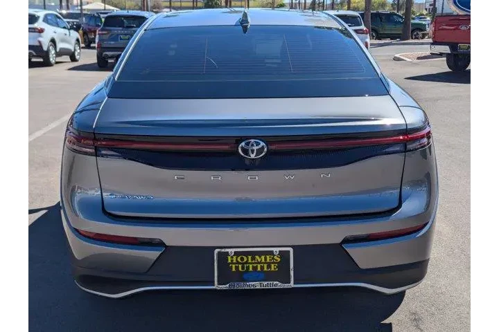 $34999 : Toyota Crown 2024 AWD XLE 4d image 3