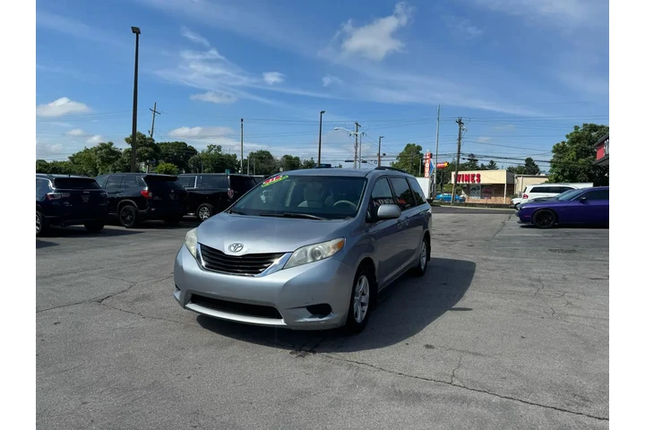 $4980 : 2011 Sienna LE image 6