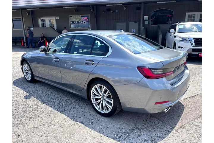 2024 BMW 3 Series 330i Sedan image 5