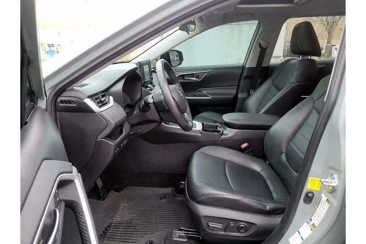 $22998 : Toyota RAV4 2021 AWD XLE Pre image 10