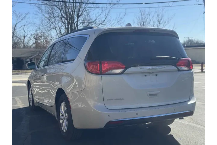 $7999 : 2017 Pacifica Touring-L image 7