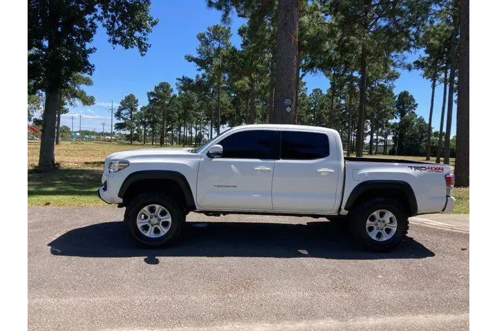 $32035 : Toyota Tacoma 2021 4x4 SR5 V image 7