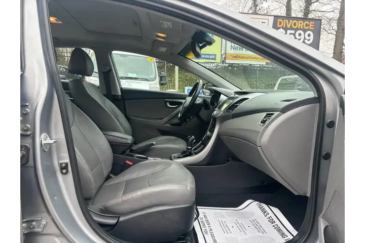 2016 Elantra SE image 9