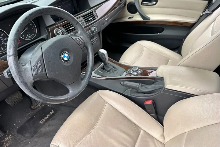 BMW 3 Series 2011 328i 4dr S image 9