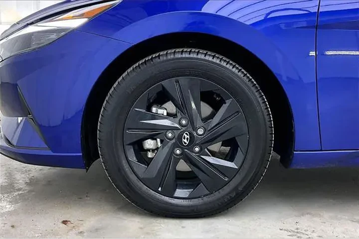 $19290 : Hyundai ELANTRA 2023 SEL 4dr image 10