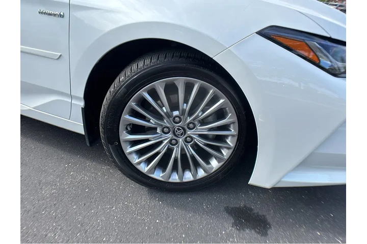 $31398 : Gold Certified2019 Avalon Hyb image 10