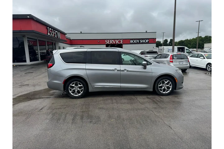$9980 : 2018 Pacifica Limited FWD image 1