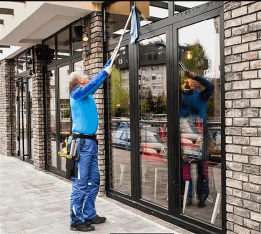 window cleaner image 2