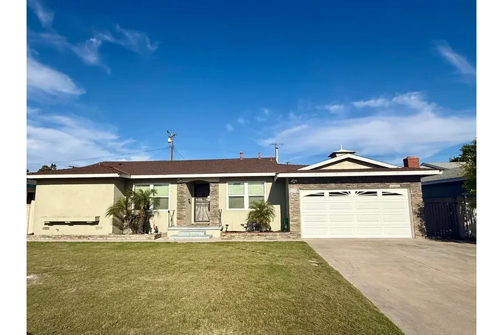 $1550 : Garden Grove Blvd image 1